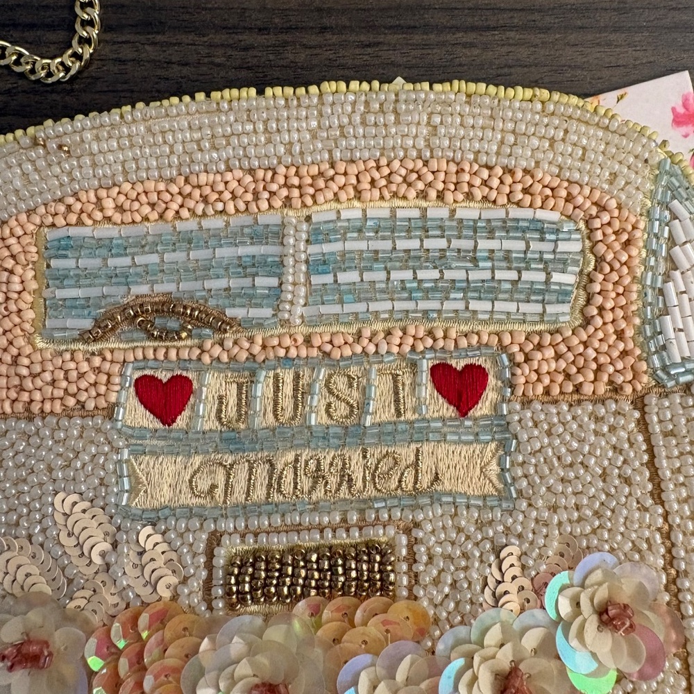 VIRAL Beaded Bridal Bag w/ gold chain & “Just Married”  Handcrafted in India NWT - Picture 2 of 8